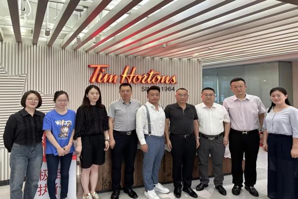 南宫NG28国际集团美食董事长杨晓初带队造访上海区域大客户，深刻提升合作能级