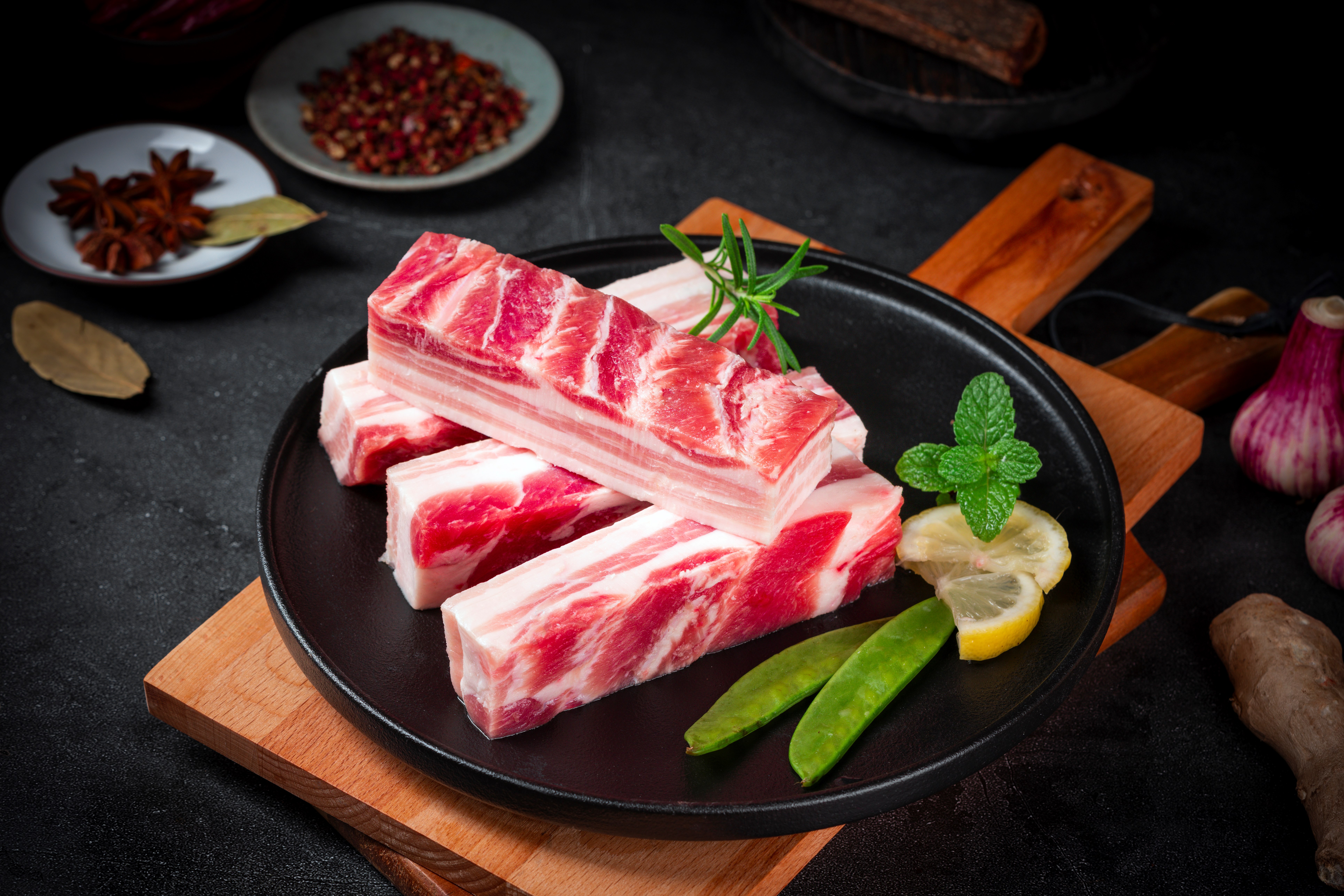 “南宫NG28国际集团黑天蓬”黑猪肉沉磅上市，南宫NG28国际集团美食匠心打造健康美味新选择